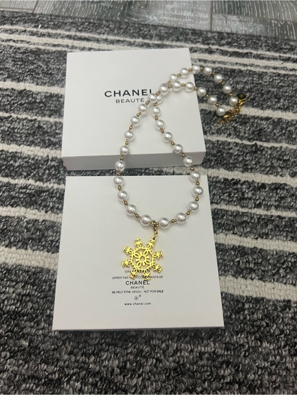 CHANEL Gold Snowflake Pendant Pearl Necklace in White and Gold